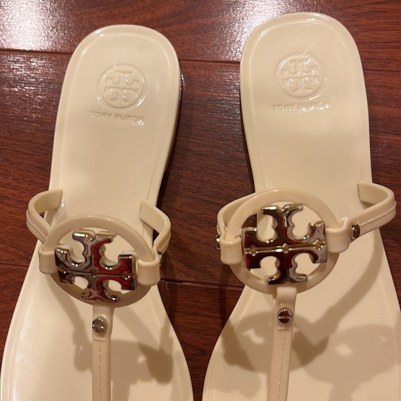 Tory Burch sandals!! - Picture 2 of 4